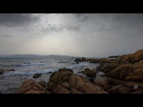 Vue sur le golfe du Valinco depuis Porto Pollo en Corse pendant une tempête de sable venu du Sahara