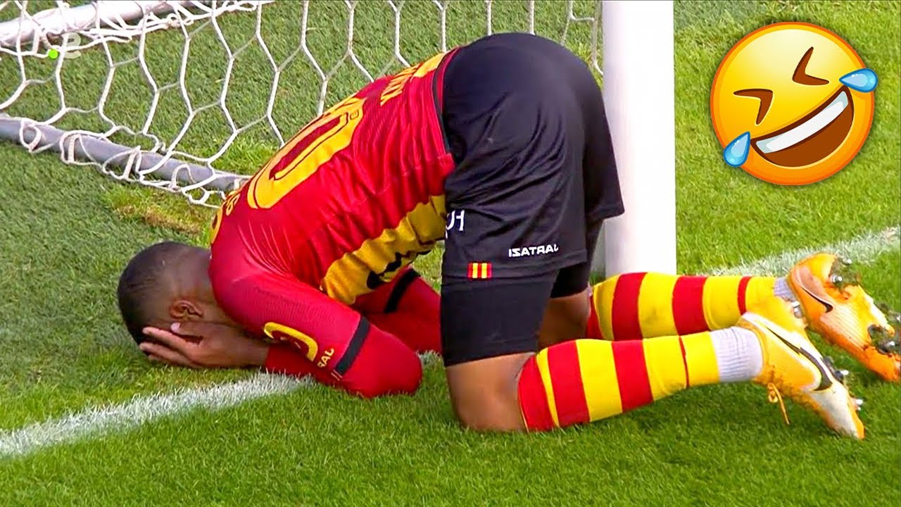Football & Comedy: Hilarious Season Moments ⚽😂