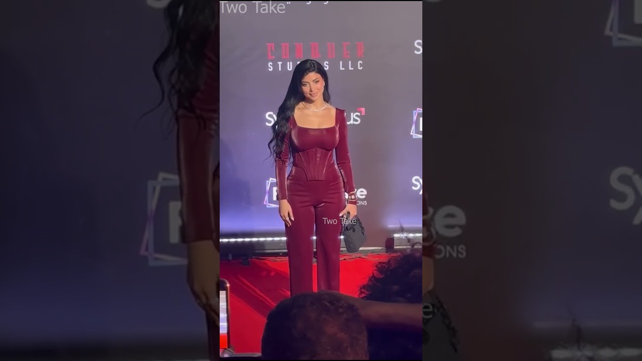 كارولين عزمي تتألق في عرض فيلم المشروع X ✨