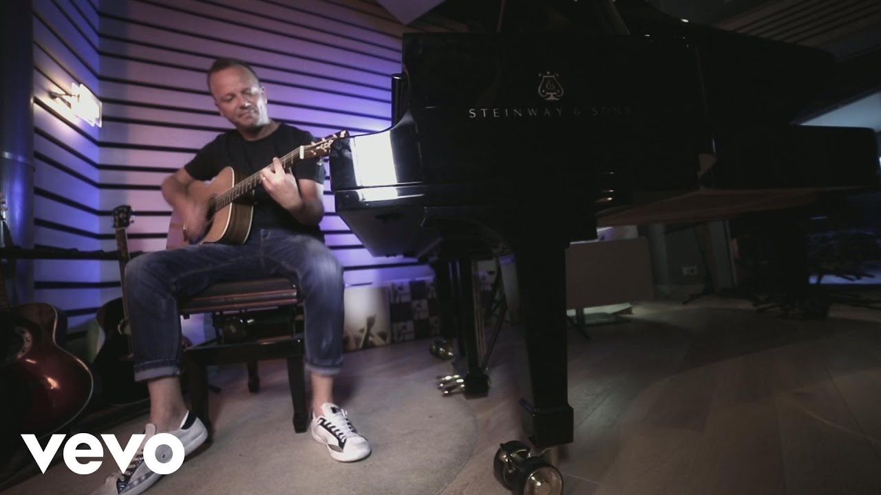 Gigi D'Alessio - 'O Sarracino (Official Video) 🎶 | Listen to the Best Songs