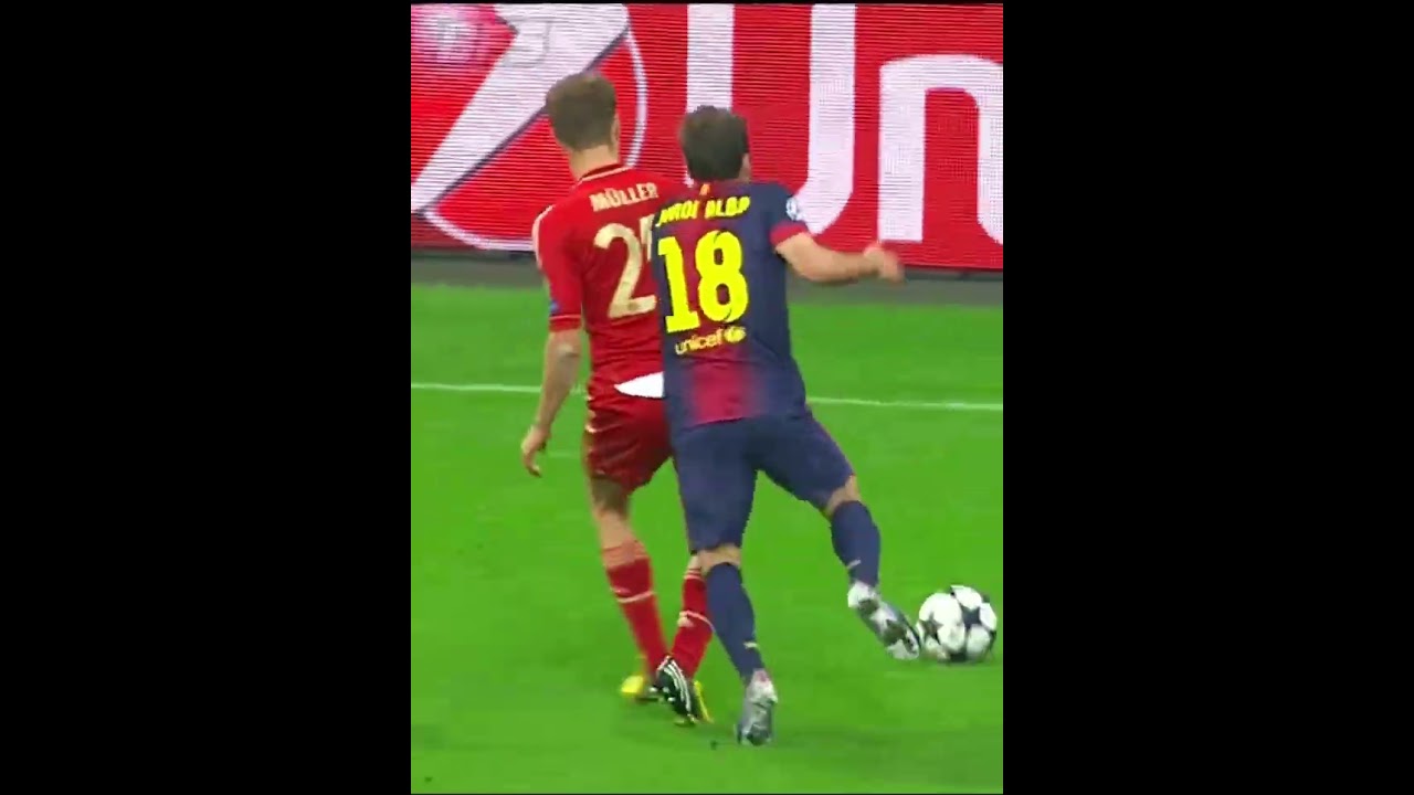 Müller’s Genius Playmaking Skills 🤯 | Football Masterclass