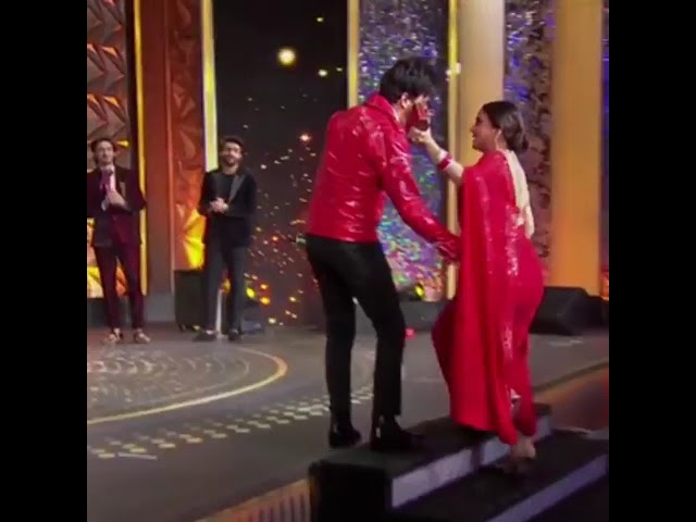 Karan & Preeta Romantic Kiss Scene 💕