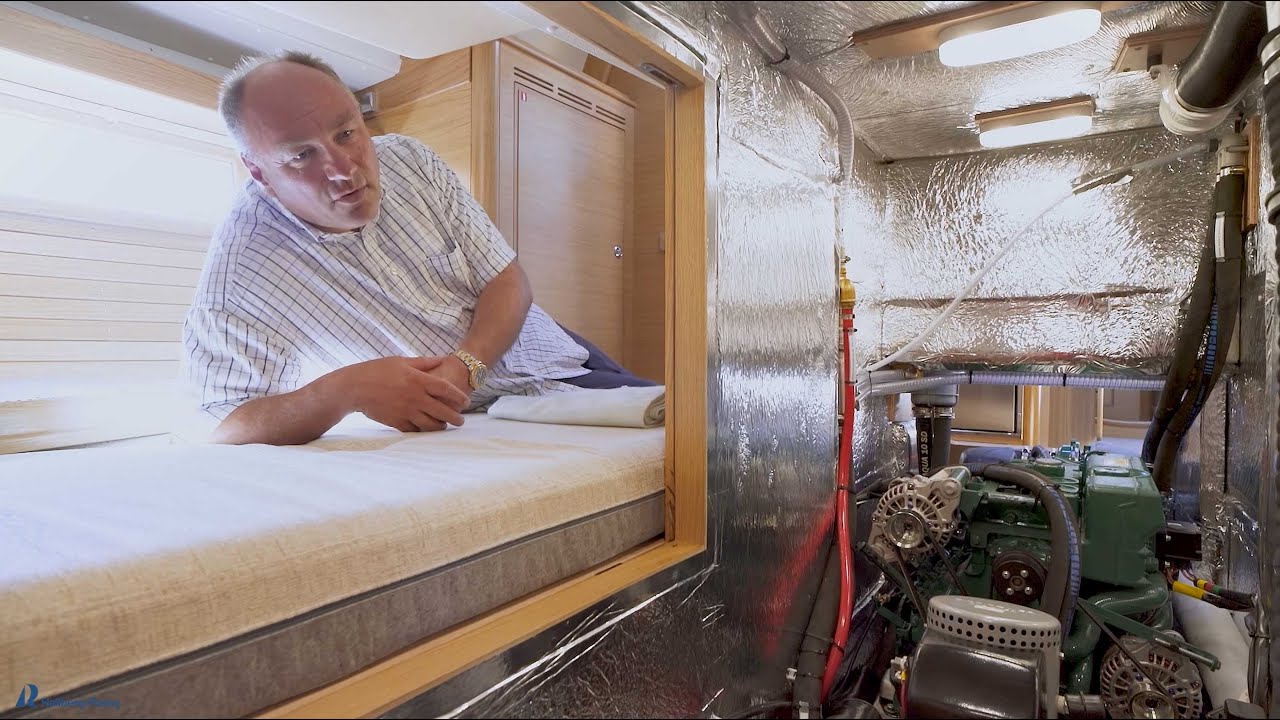 Explore the Elegant Interior of the Hallberg-Rassy 400 ⚓️