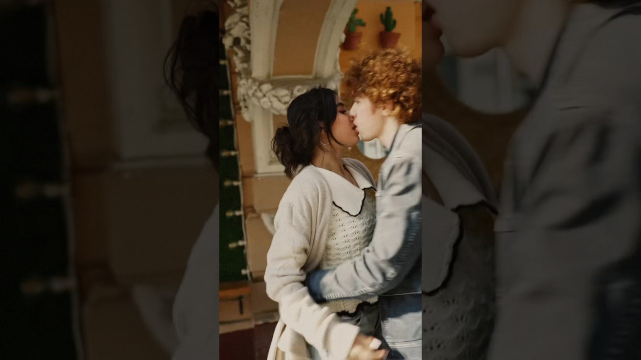 Незнакомец поцеловал меня! 😱🤬