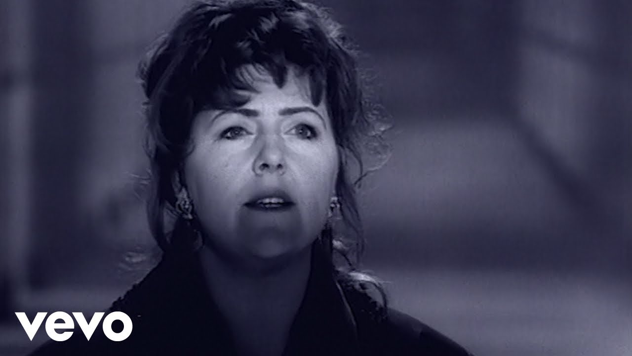Maggie Reilly - Everytime We Touch (Official Video) 🎶