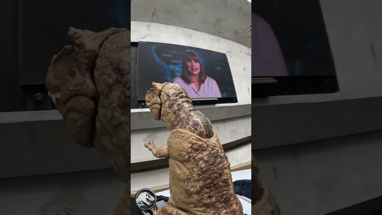 "Real Dinosaur" Goes on JURASSIC WORLD - THE RIDE π¦π¦ (Universal Studios Hollywood ride POV)