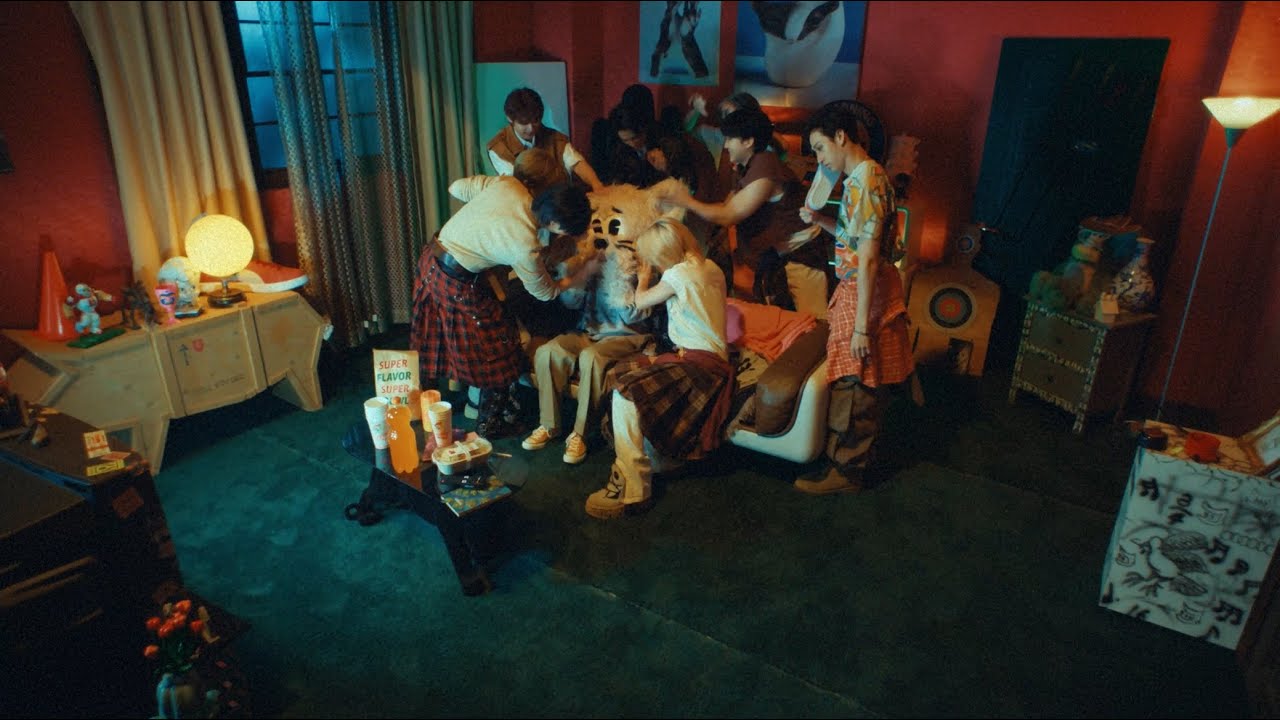 Stray Kids Releases Japanese Version of 『Super Bowl』 Music Video 🎶