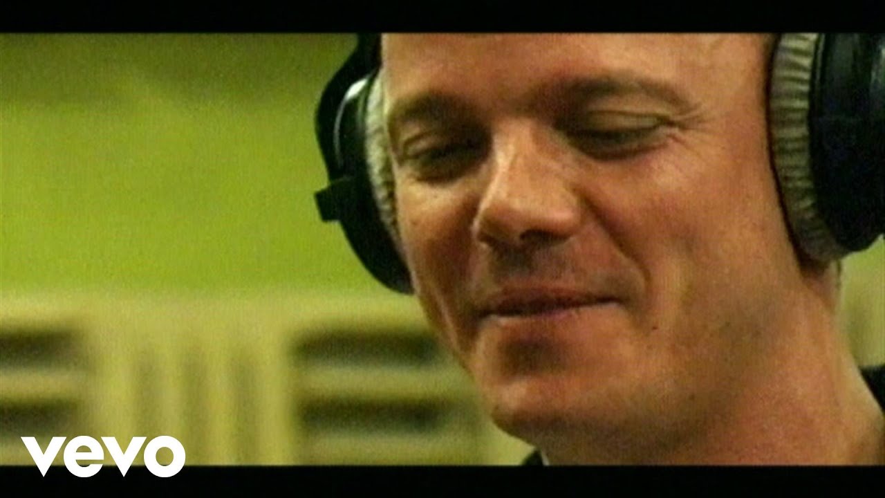 Napule 🎶 Gigi D'Alessio & Legends Perform Classic Song | Official Video