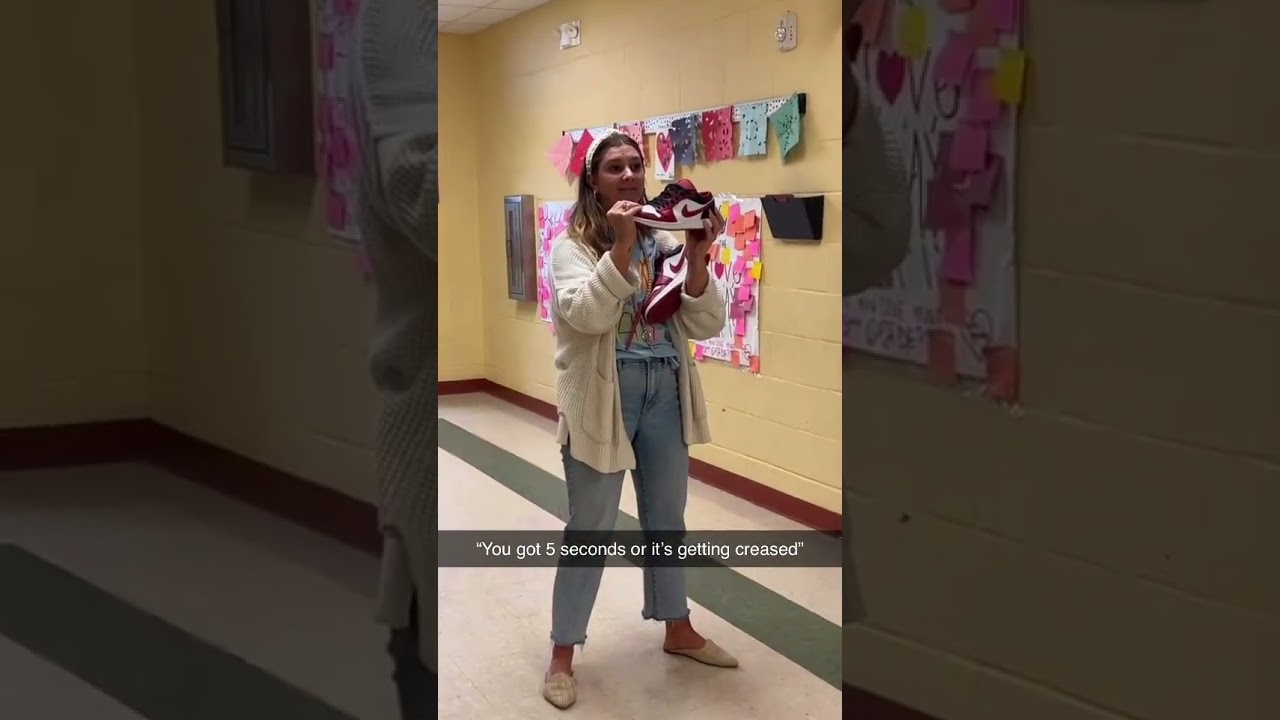 Teacher Captivates Students with Fun Teaching π