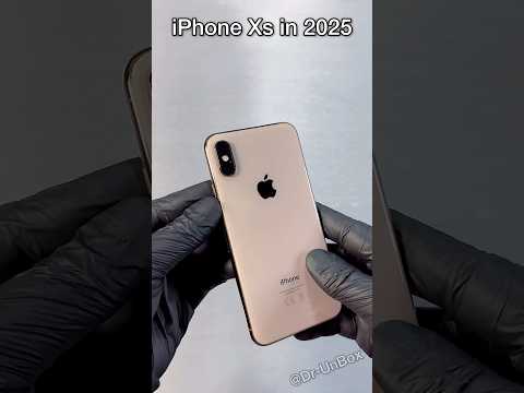 iPhone Xs in 2025 with iOS 18🔥Gold Stainless Steel🧡 #shorts #trending #iphone #apple #video #ios19