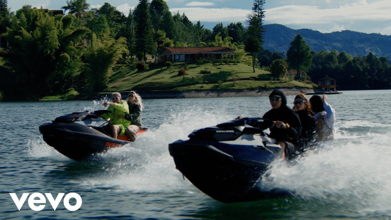 Sky Rompiendo & Dei V Drop Catchy New Single 'CRUSH' 🎶 (Official Video)