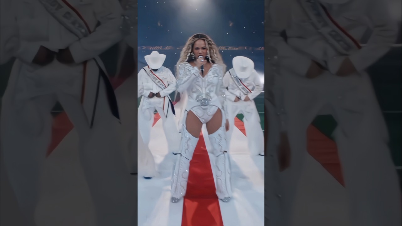 Beyoncé Performs at NFL Halftime in Houston 🎤
