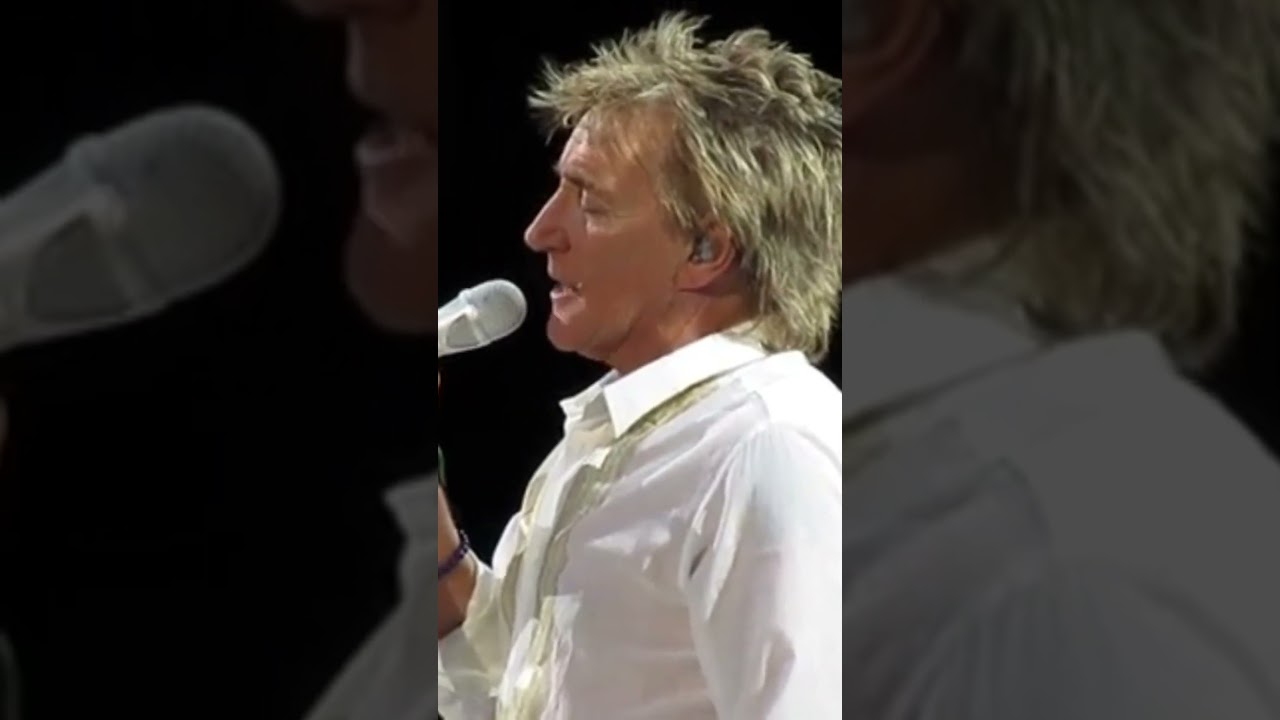 Rod Stewart Live Performance of 'Sailing'