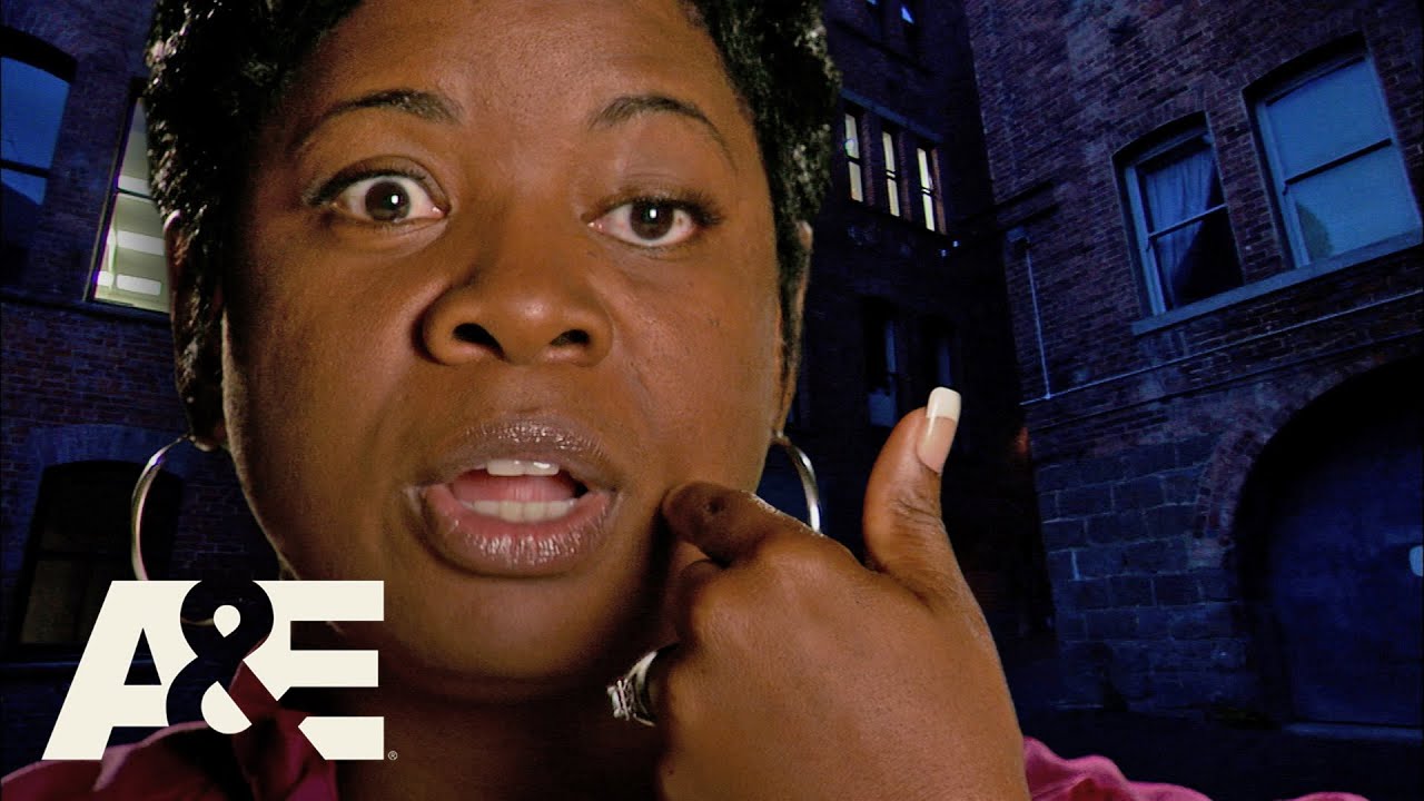 Neighbor Attacks Woman with Scissors 😱