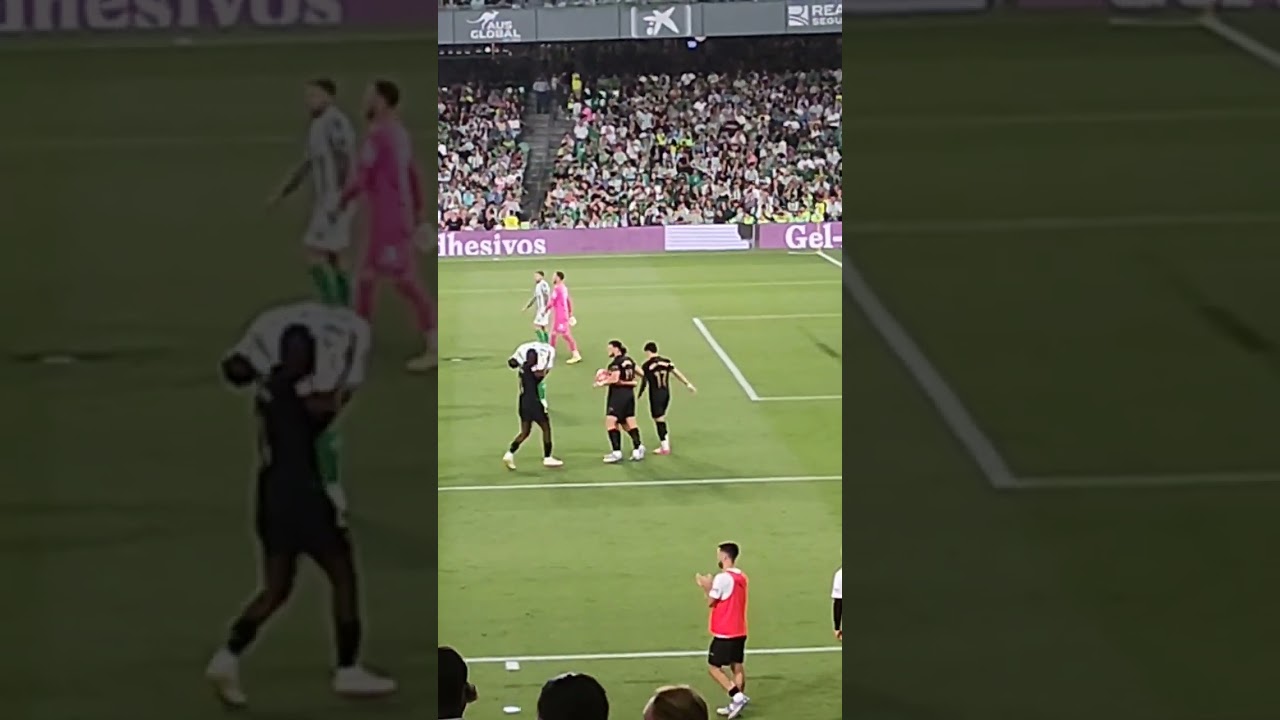 Rafa Mir Celebrates Rare Goal with Valencia Teammates ⚽