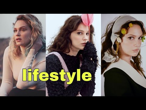 Farah Zeynep Abdullah Biography - Life Story - Family Boyfriend - Age - NetWorth - Lifestyle 2022