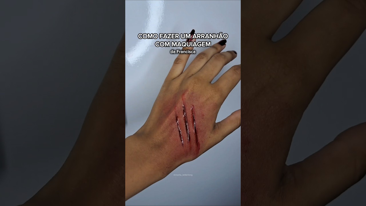 Como fazer um arranhão com giz de cera e Maquiagem 💄🎃🩸👻 #halloween #halloweenmakeup
