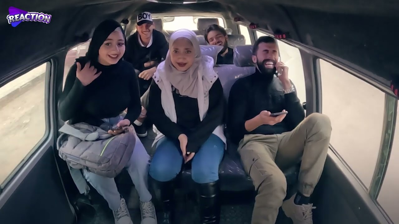 الصبايا يضحكون ويطلقون النكات 😂