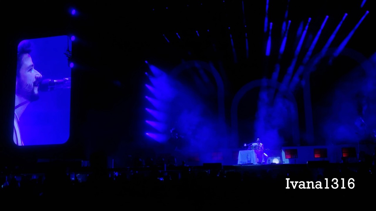 Camilo canta 'Una canción de amor para la pulga' en Barcelona 🎶