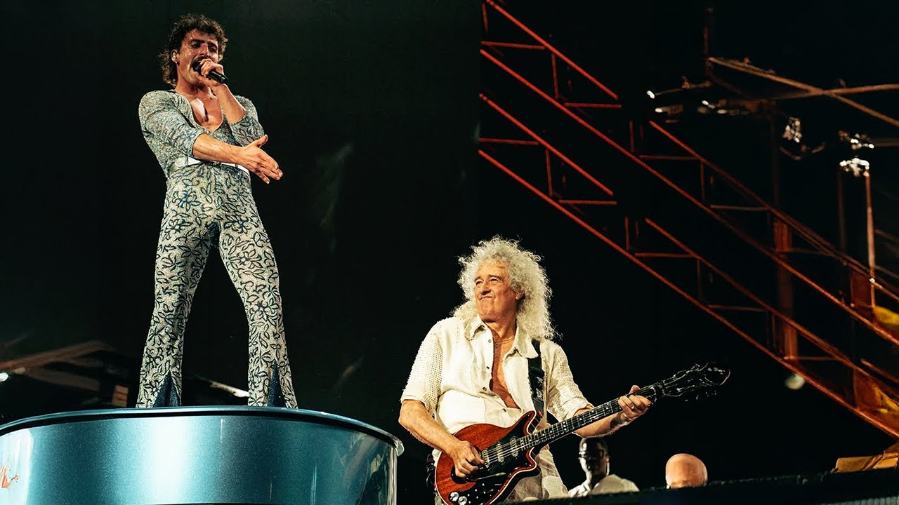 Benson Boone & Brian May Perform 'Bohemian Rhapsody' at Coachella 2025