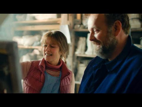 « Maria rêve » : Pourquoi Karin Viard tombe sous le charme de Grégory Gadebois (et nous aussi)