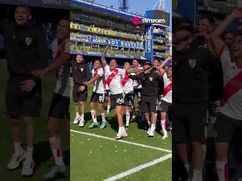 Así salían #Demichelis y los jugadores de #River tras ganarle a #Boca en La Bombonera ⚪🔴⚪
