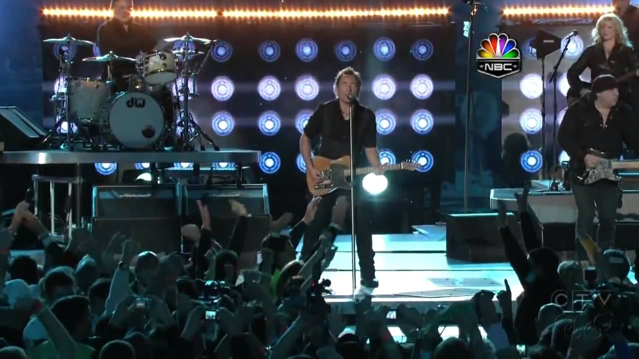 Bruce Springsteen's Epic 2009 Super Bowl Halftime Performance 🎸