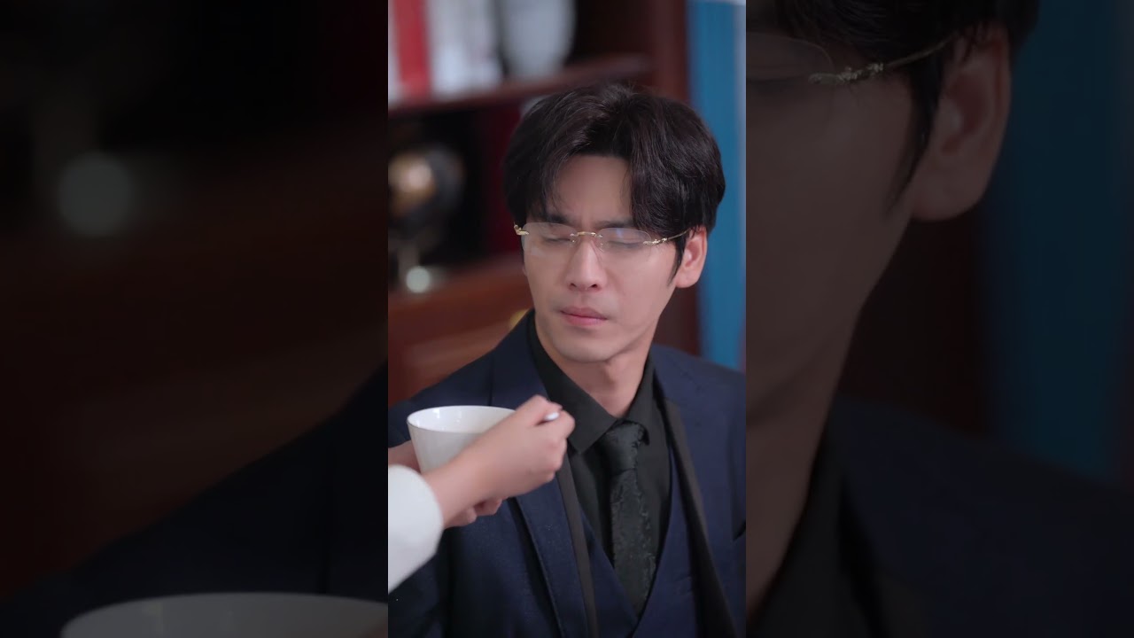 霸总喂药甜蜜瞬间✨ | 王奕然与侯程月的浪漫爱情短剧