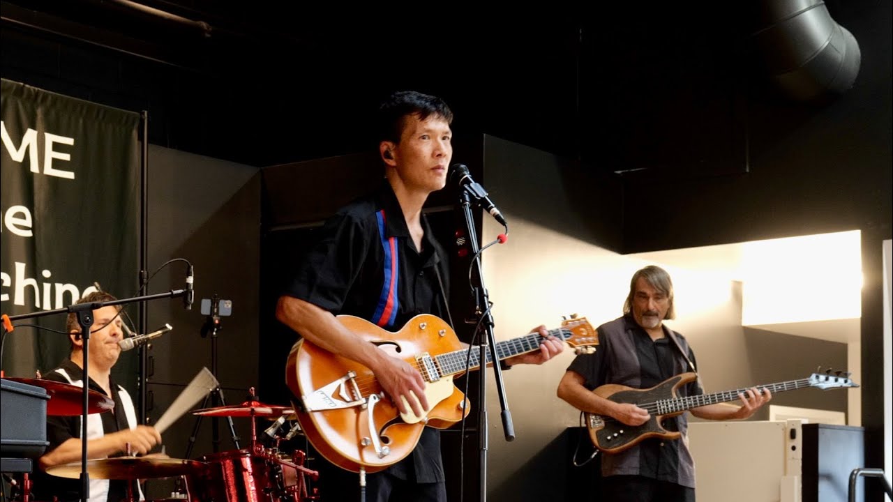 Elvis Presley Live Cover of 'Don't Be Cruel' 🎤