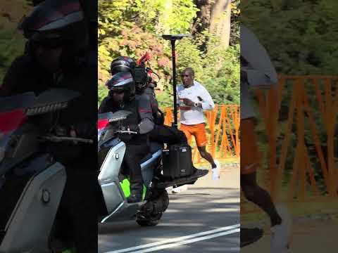Kipchoge entering Central Park!  2025 NYC Marathon, his final major race! #kipchoge #nycmarathon