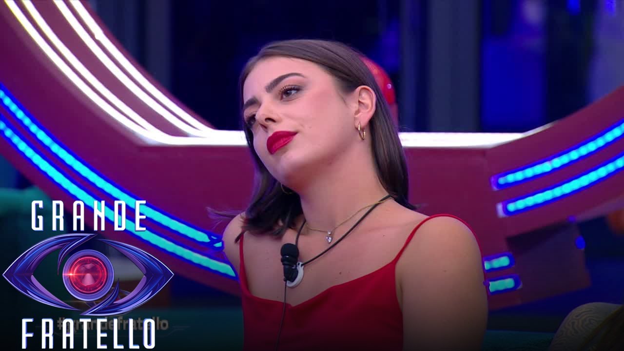 Grande Fratello: Benedetta's Surprised Reaction to Valentina's Entrance 😮
