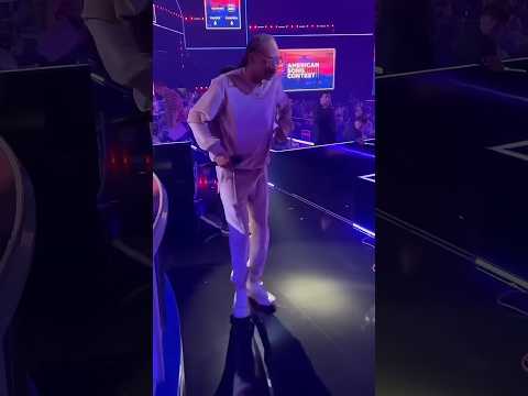 Snoop Dogg Grooves to 'Still Dre'