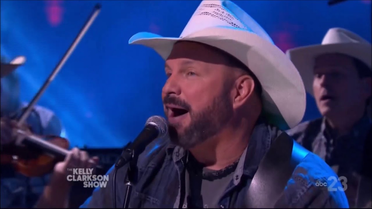 Garth Brooks Performs 'Dive Bar' Live 2019 🎤