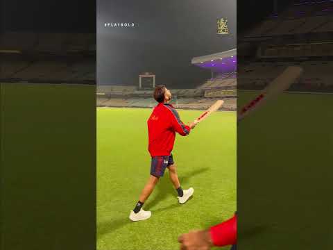 Treat to sore eyes! Skills challenge ft. Virat Kohli 👑 | IPL 2025 | Eden Gardens | RCB Shorts