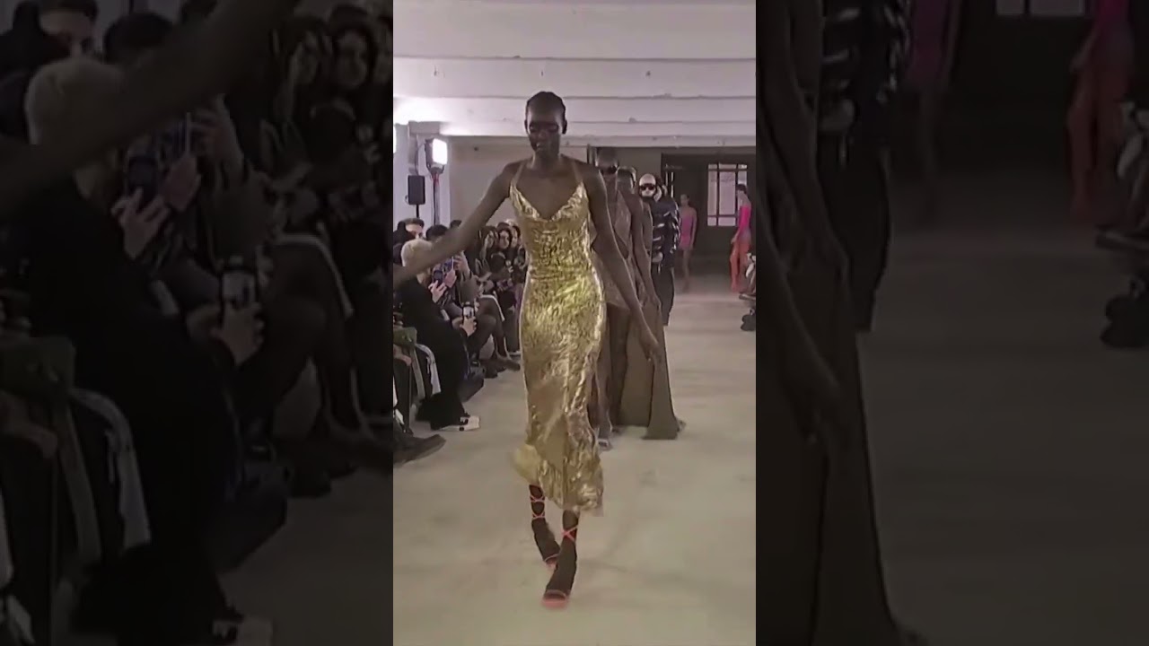 Runway Fall: Fashion Show Mishap 🚶‍♀️