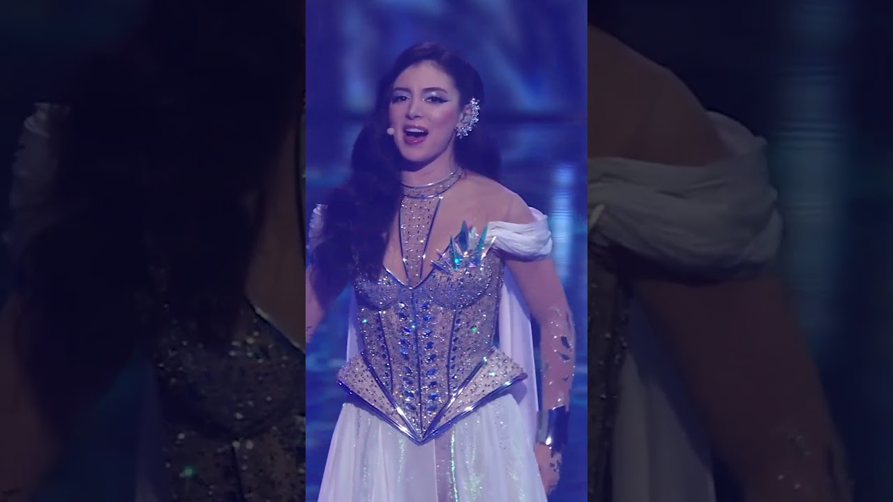 Chrissy Costanza Performs 'Legends Never Die' at Worlds 2025 πΆ