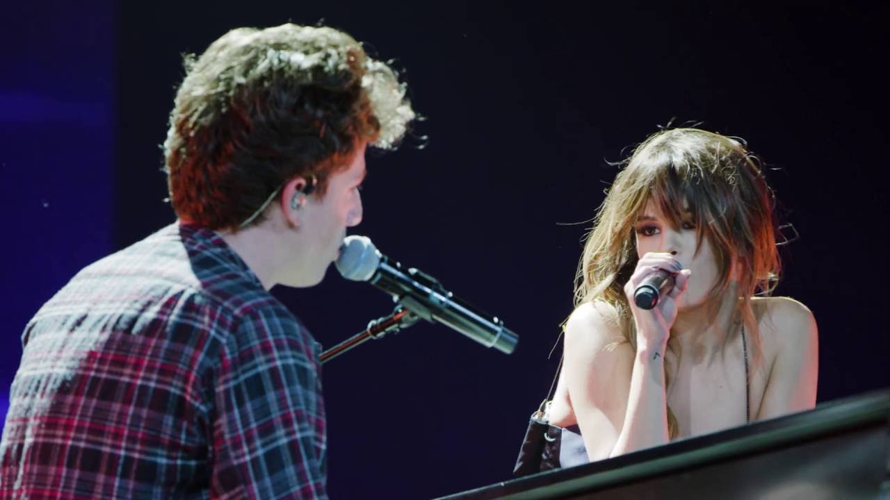 Charlie Puth & Selena Gomez Perform 'We Don't Talk Anymore' 🎤
