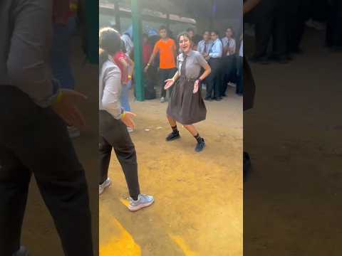 Viral school girl dance video l poster lagawa do bazar mai viral dance video #trendingshorts #shorts
