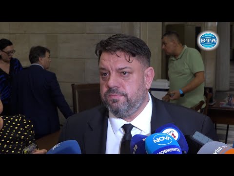 Атанас Зафиров дойде в ЦИК, за да дерегистрира БСП за самостоятелно участие в изборите