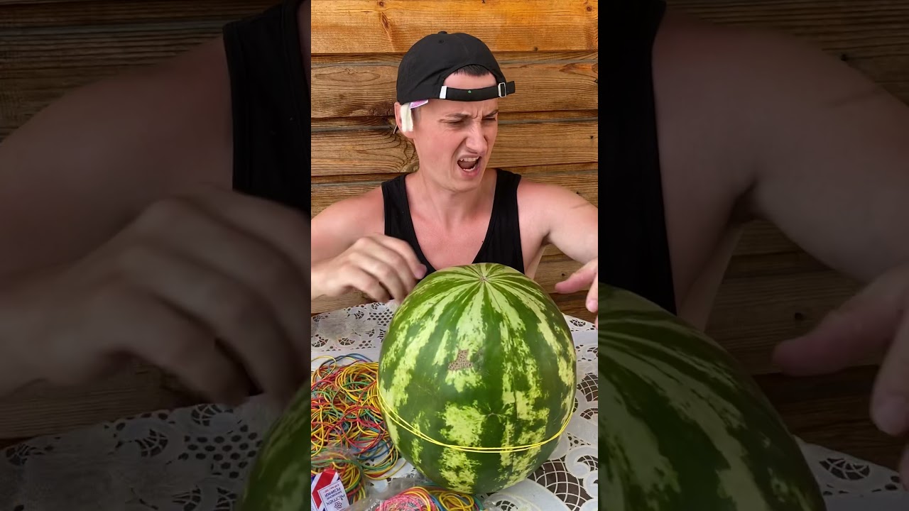 Арбуз, взорванный резинками, шокировал маму 🍉