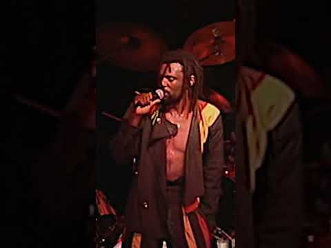 Lucky Dube - Reggae Strong 1990 #luckydube #southafricanmusician #reggae #reggaestrongtv #