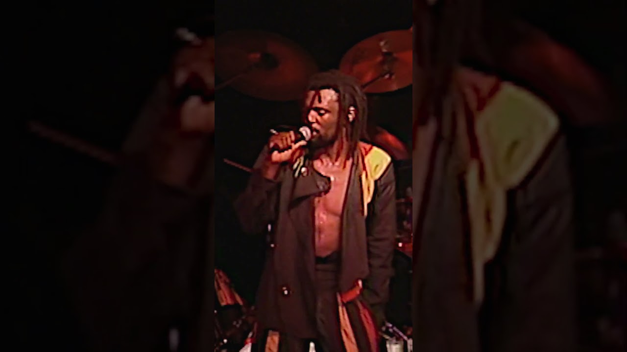 Lucky Dube's Reggae Classic 'Strong' (Live 1990) 🎶