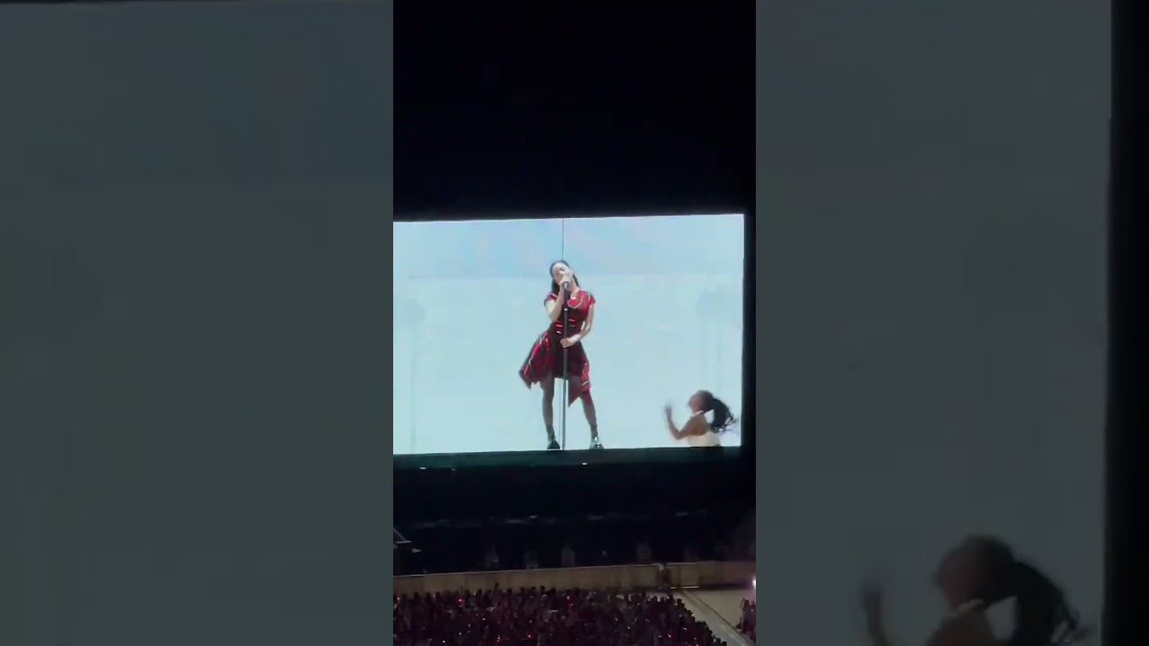 Day 1 in Bangkok: Heartwarming Hugs & Kisses with Jisoo 💖