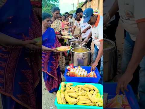 Help Short Video | Feeding Poor People | Helping Video | Donating Food To Poor | Food Shorts #shorts
