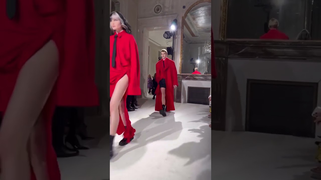 Valentino at Paris Fashion Week โจ