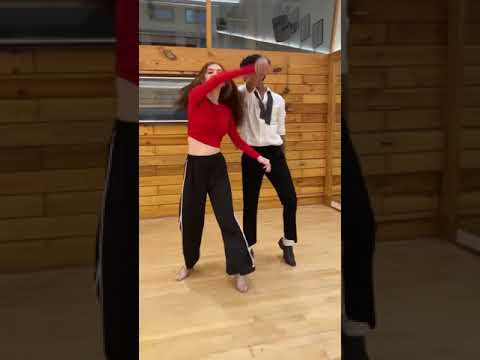 Chammak Challo ( Dance Cover ) Shahrukh Khan Kareena Kapoor Khan Kareena Singh #shorts