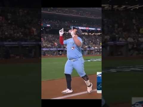 Alejandro Kirk 3 run Homerun