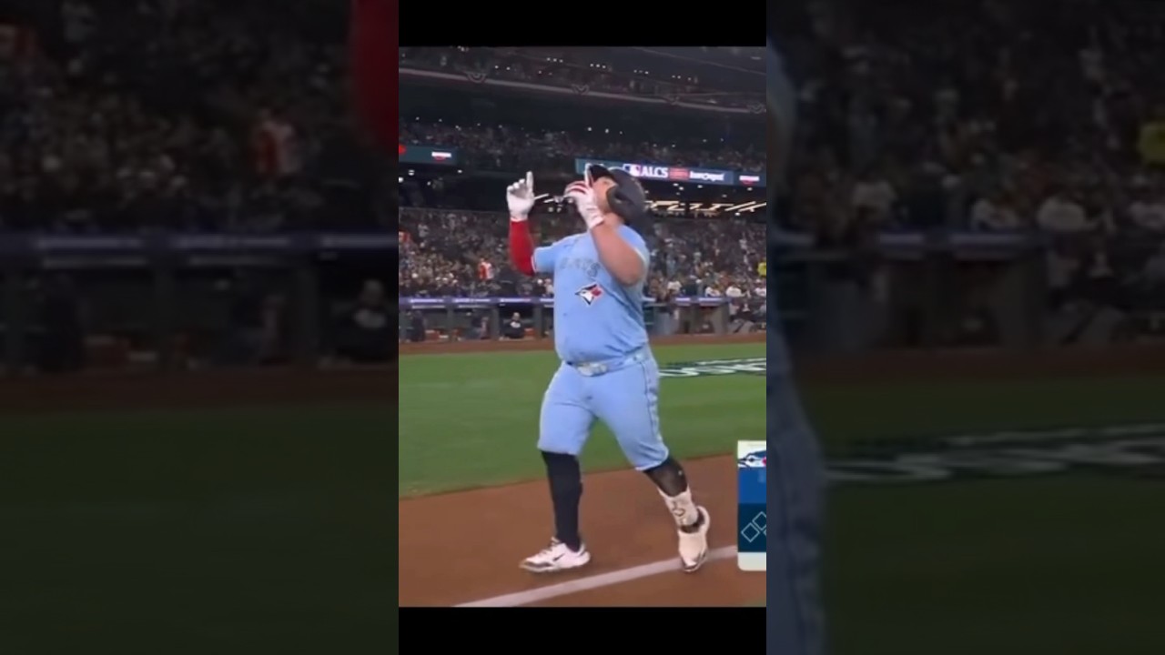 Alejandro Kirk Hits 3-Run Homerun ⚾