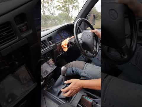 04 Hilux SR5 Towing 1800kg & Hill Start Tips 🚗