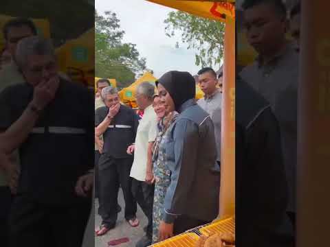 Jumpa Agong korang jangan gatal2 nak pegang2 ye#salute pada bodyguard peka!